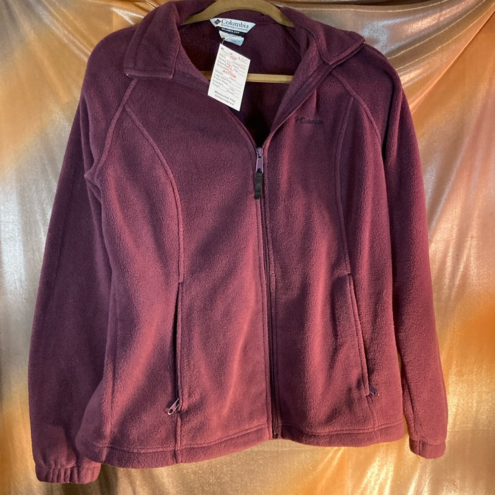Eggplant Columbia fleece jacket with adjustable waist. Size L 44”‎ chest  box D